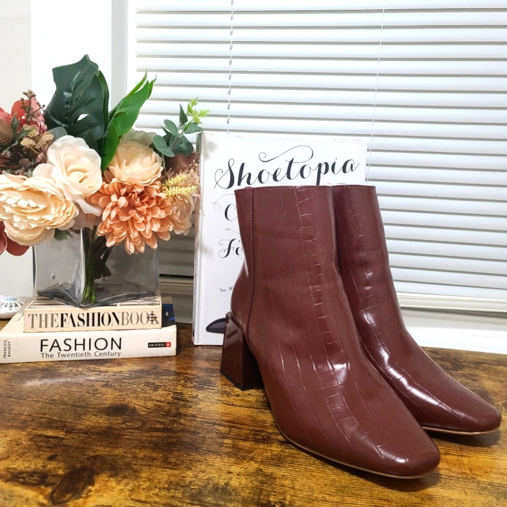 Wide fit Reed Heeled crochet boots in brown